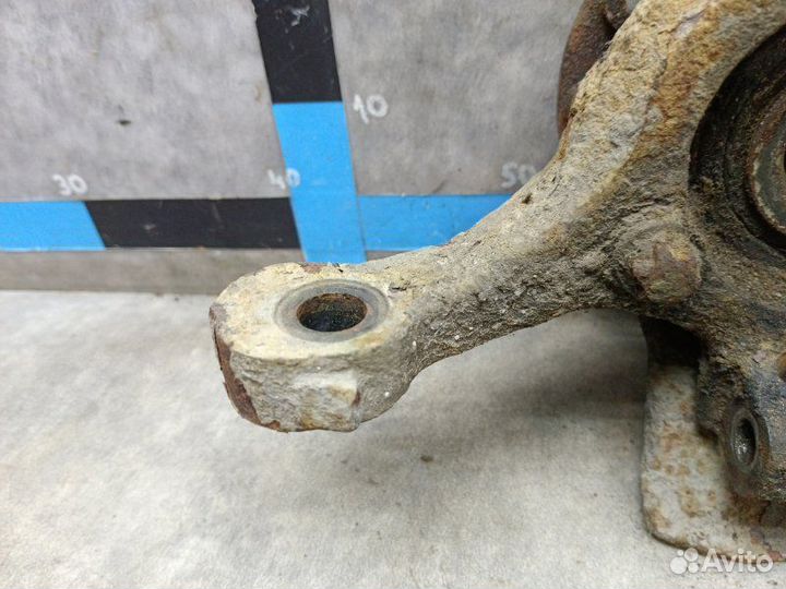 Кулак поворотный передний левый Opel Astra H (3D)