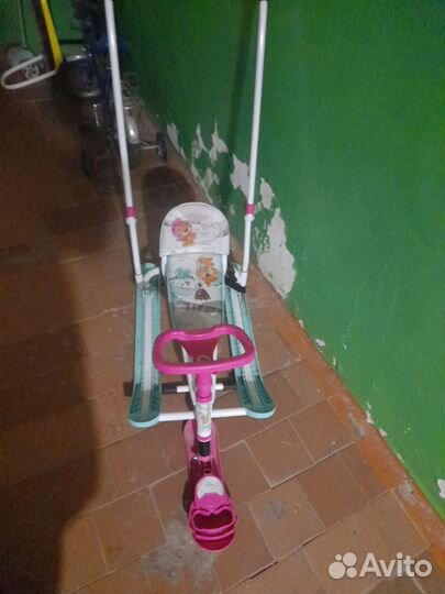 Детский снегокат с ручкой