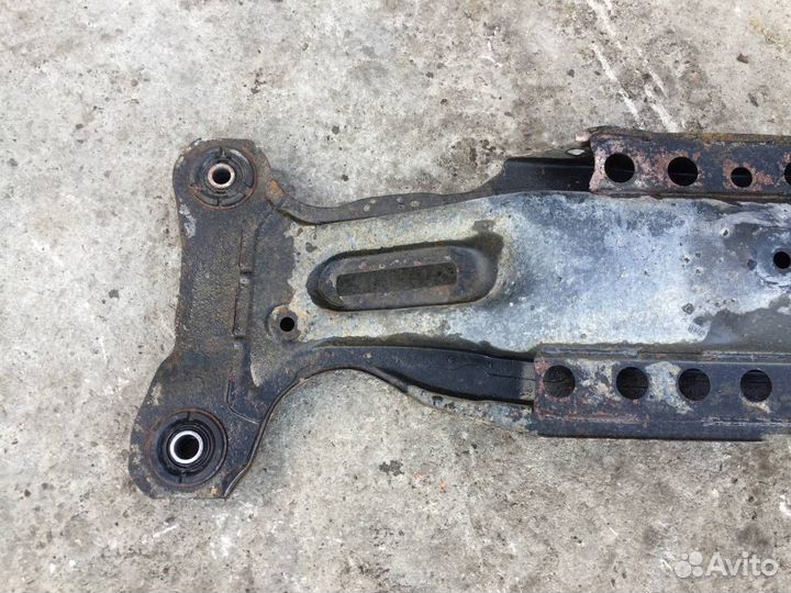 Балка задняя/подрамник Toyota Camry