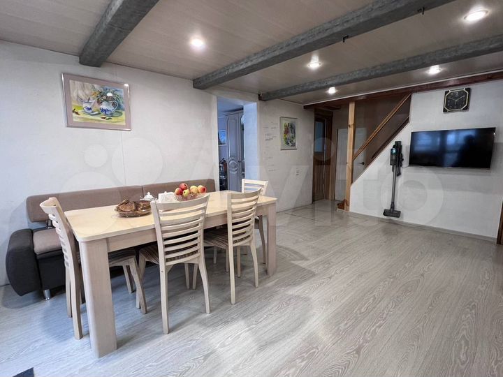 Дом 296,4 м² на участке 18,2 сот.