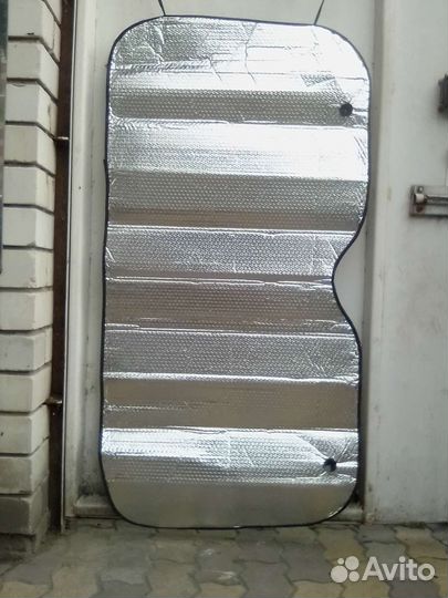 Солнцезащитная шторка на лобовое стекло