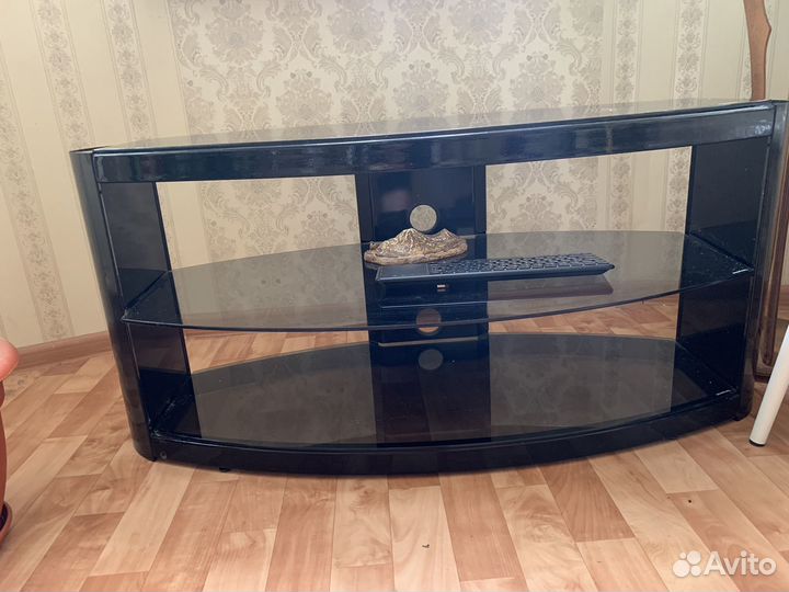 Стеклянная тумба под тв