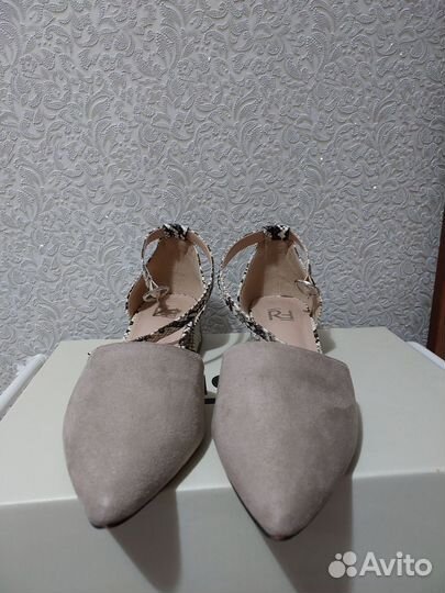 Туфли босоножки с имитацией змеиной кожи