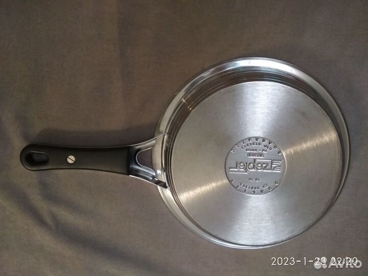 Сковорода блинница Zepter d20 темный пластик