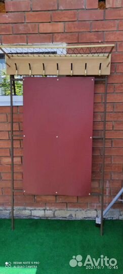 Вешалка для одежды настенная б у