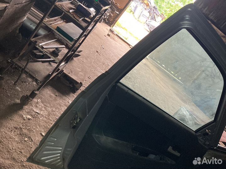 Передняя левая дверь лада приора