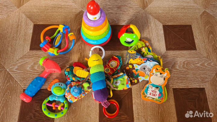 Развивающие игрушки для малышей пакетом