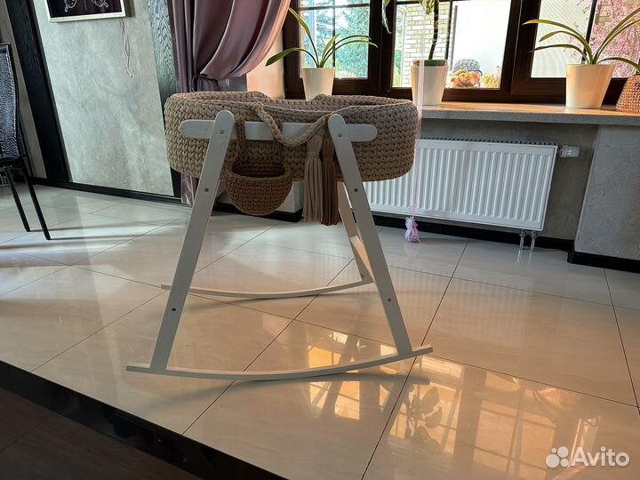 Колыбель, подставка, 2 матрасика, 2 простынки