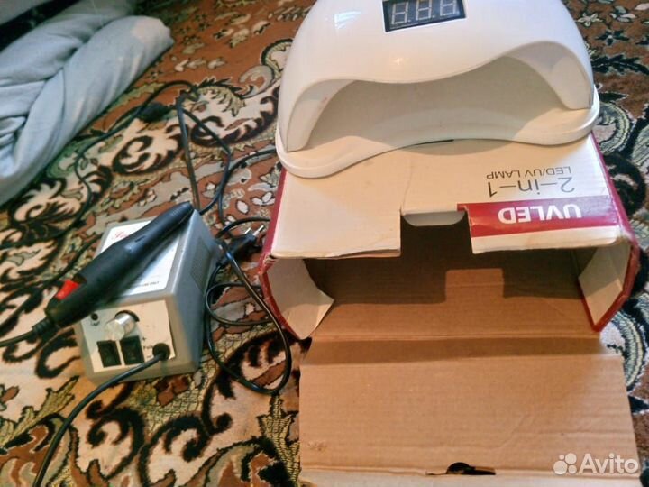 Ультрафиолетовая лампа для ногтей