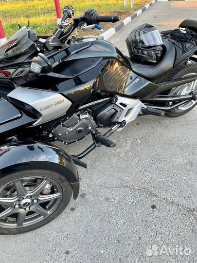 Трицикл BRP Inc Can-Am Spayder (супер спорт)