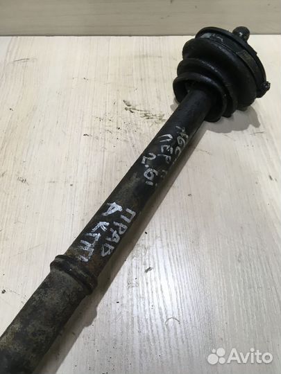 Полуось передняя правая Ауди А6 С4 2.6 АКПП