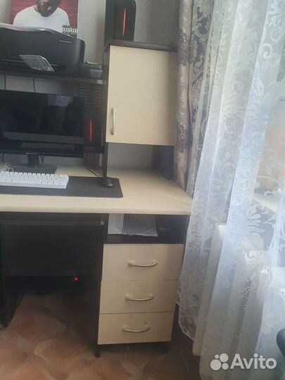 Компьютерный стол