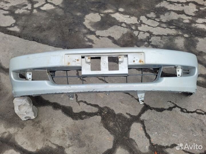 Бампер передний на Toyota Ipsum XM10