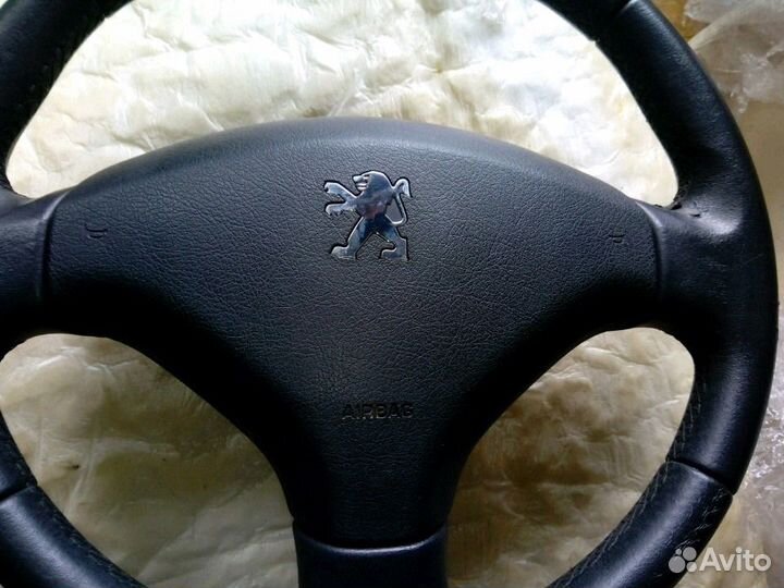 Подушка безопасности в руль от Пежо 308