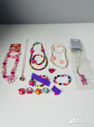 Детская бижутерия пакетом браслеты, кольца, бусы