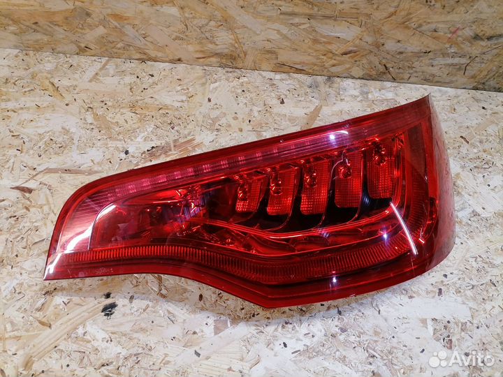 Фонарь правый Audi Q7 4L Rest