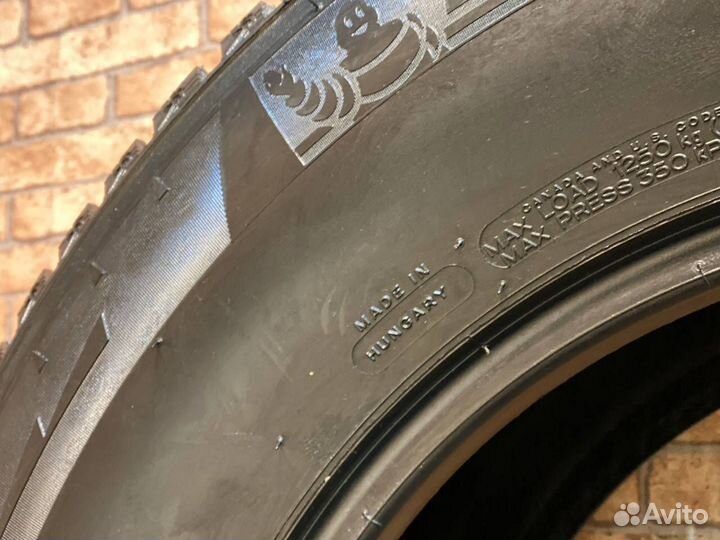 Michelin X-Ice North 2 285/60 R18