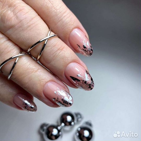 Маникюр и педикюр