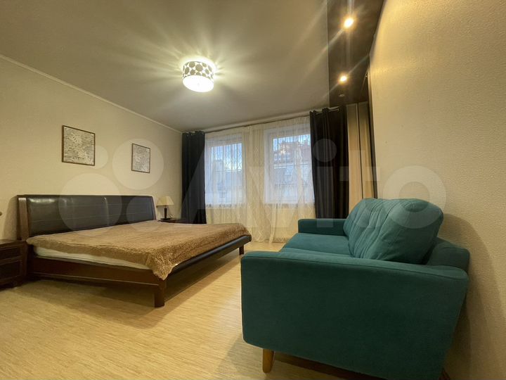 3-к. квартира, 100 м², 2/4 эт.