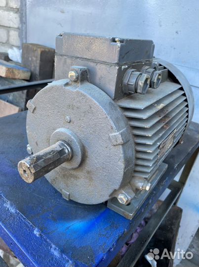 Электродвигатель трёхскоростной