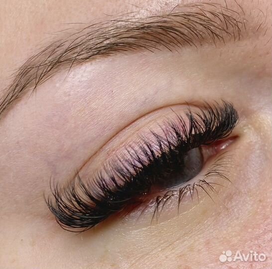 Наращивание ресниц, оформление бровей