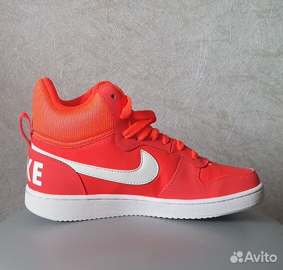 Nike Court Borough Mid