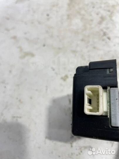 Блок управления дверьми Toyota Corolla E150