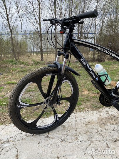 Велосипед на литых дисках BMW