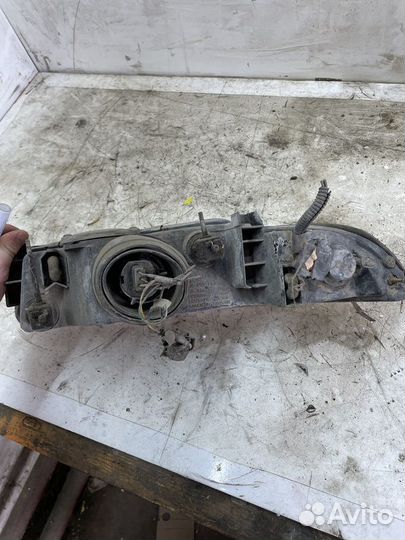 Фара правая Dodge Stratus