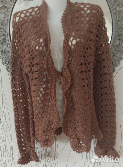 Жилеты разные, шали тёплые размеры 42-50р; 52-56р