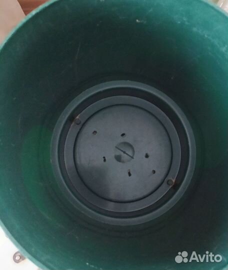 Цветочный горшок пластиковый