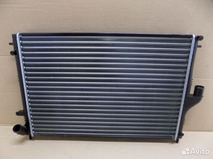 Радиатор охлаждения двигателя Рено Дастер 2010-нв