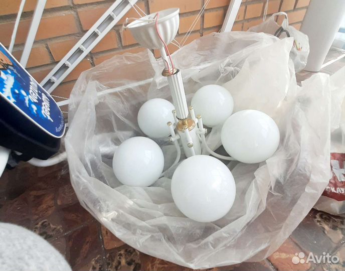 Люстра новая