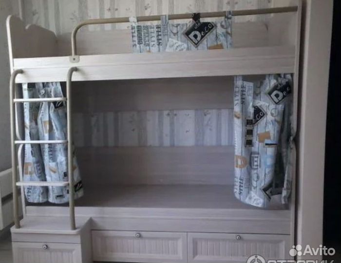 Двухъярусная кровать
