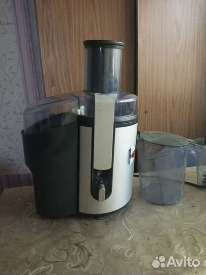 Соковыжималка новая