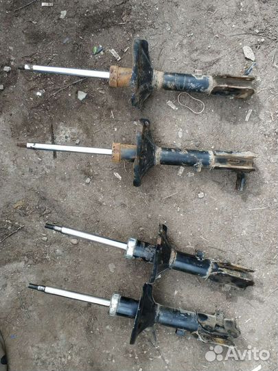 Стойки на хендай акцент тагаз