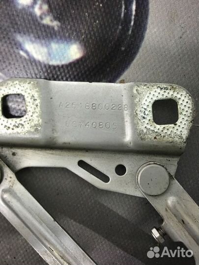 Петля капота Mercedes-Benz M-Класс W164