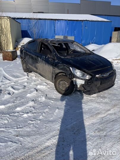 Hyundai Solaris 1.6 AT, 2013, битый, 98 000 км