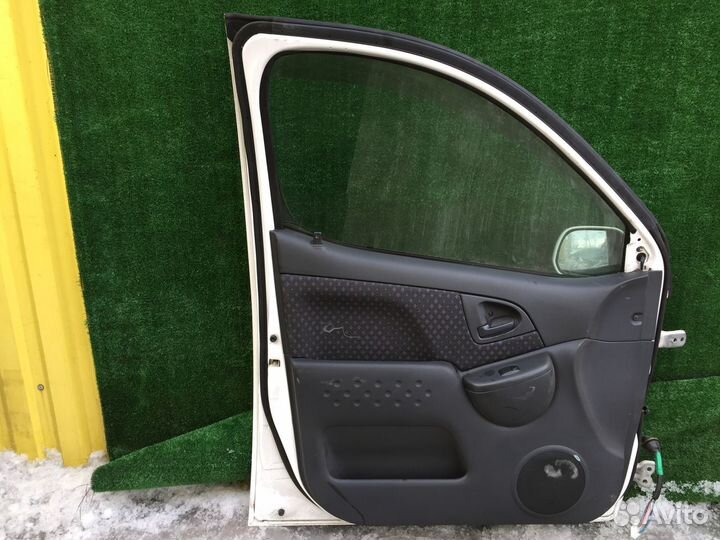 Дверь передняя левая Toyota Funcargo NCP25