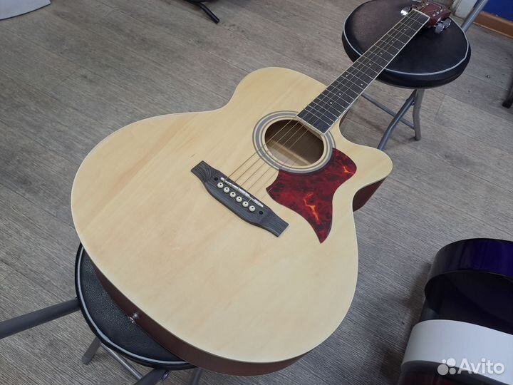 Гитара акустическая с металлическими струнами
