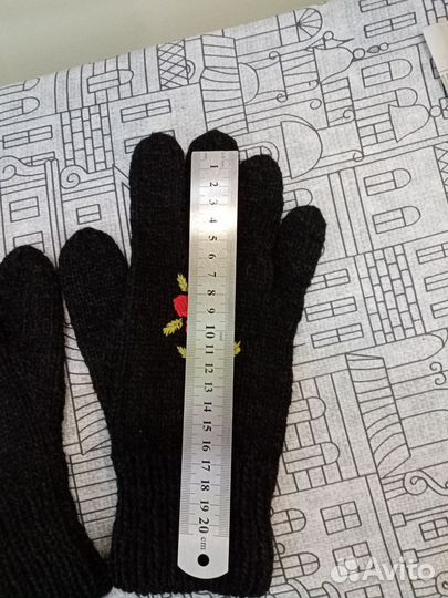 Вязаные женские перчатки