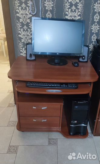 Компьютер со столом