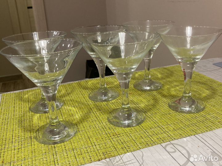 Бокалы для коктейлей и мартини