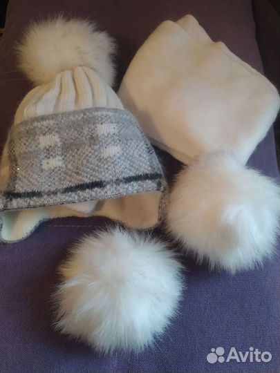 Шапка с натуральным помпоном женская