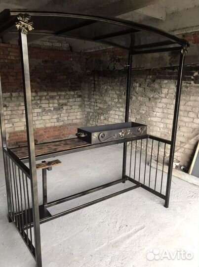 Мангал с крышей