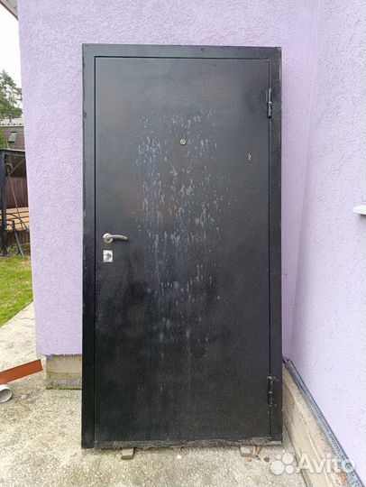 Дверь входная металлическая б/у