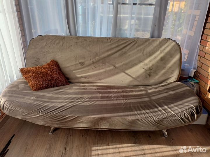 Гарнитур мягкой мебели