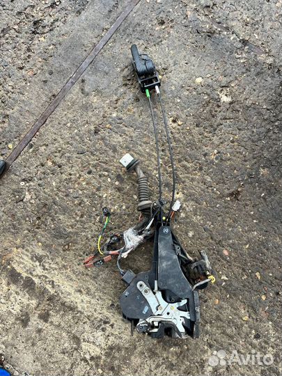 Замок задний левый правый двери RAV4 xa20