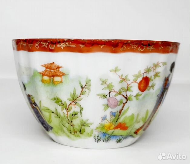 Старая чайная чашка 