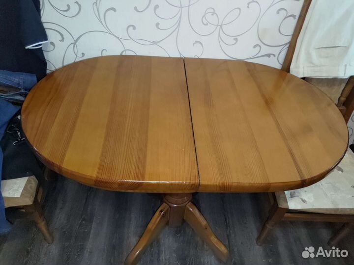 Стол из дерева